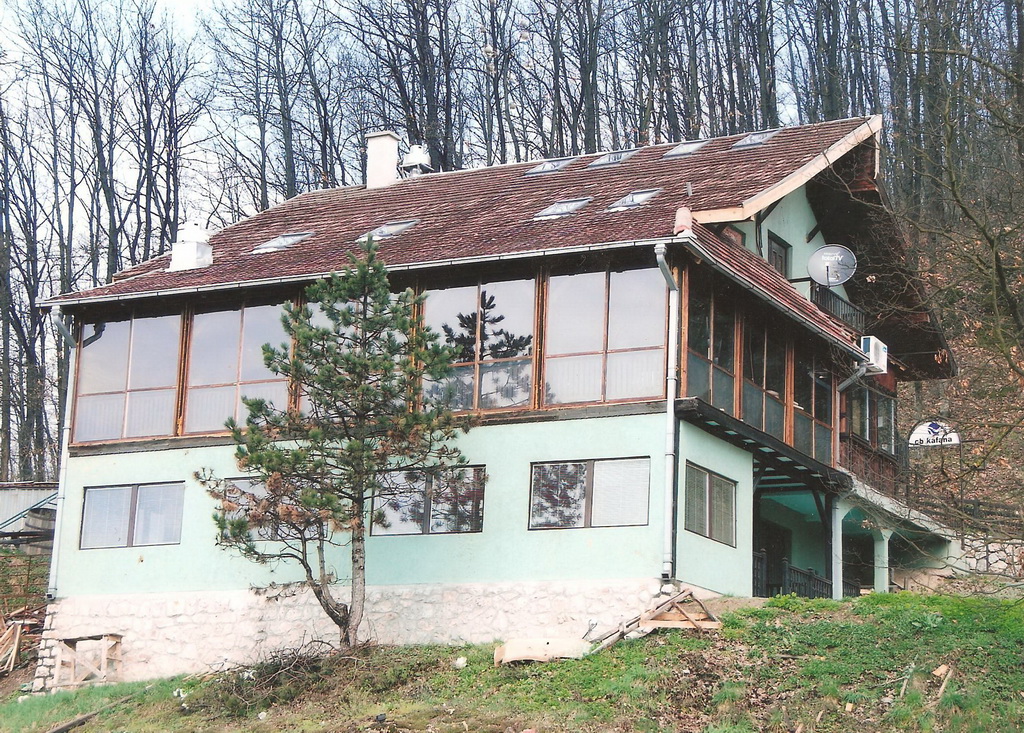 Lovački dom u Lučanima